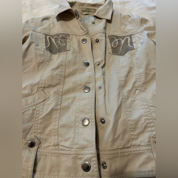 Stylish Tan Women's Jacket - Picture 2 of 6